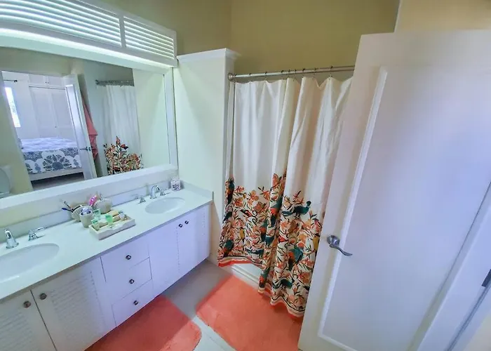 "luxurycrest , King Bed, Bbq & Backyard Games, Near Ocho Rios" Villa