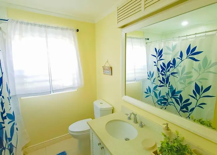 "luxurycrest , King Bed, Bbq & Backyard Games, Near Ocho Rios" Villa Ocho Ríos