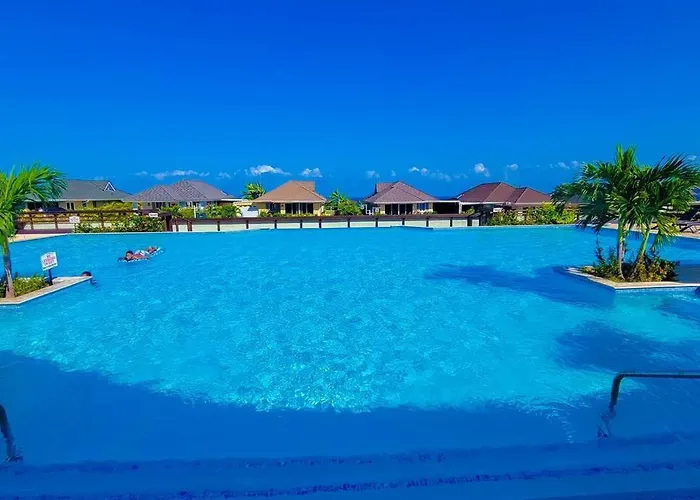 "luxurycrest , King Bed, Bbq & Backyard Games, Near Ocho Rios" * Ocho Ríos