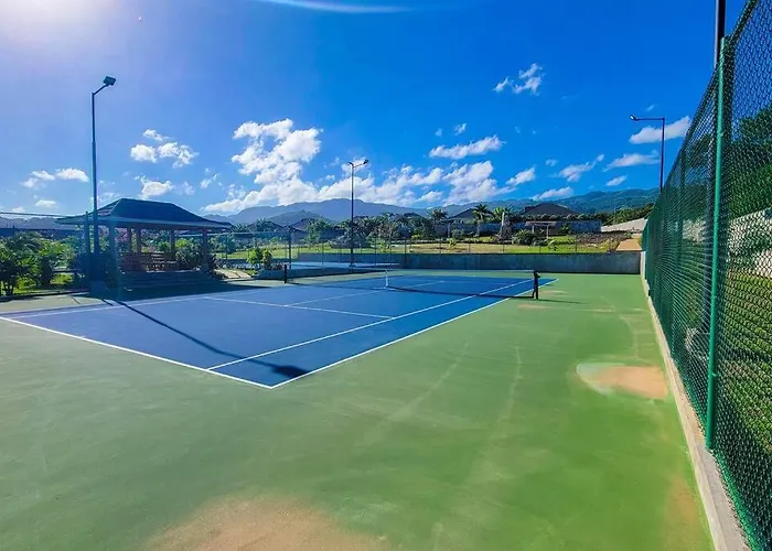 "luxurycrest , King Bed, Bbq & Backyard Games, Near Ocho Rios" Ocho Ríos
