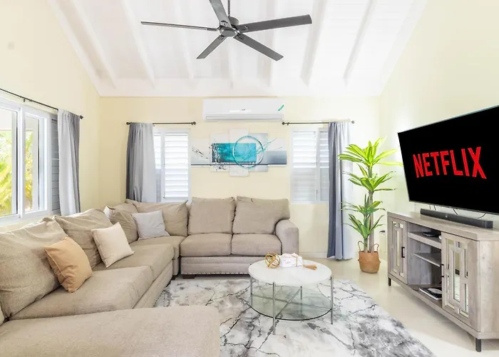 "luxurycrest , King Bed, Bbq & Backyard Games, Near Ocho Rios"
