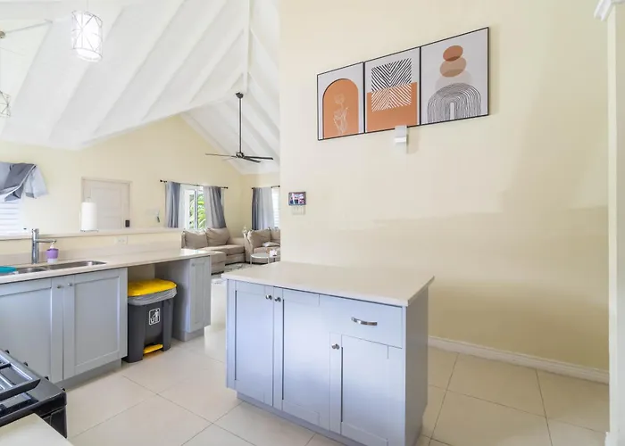Villa "luxurycrest , King Bed, Bbq & Backyard Games, Near Ocho Rios"