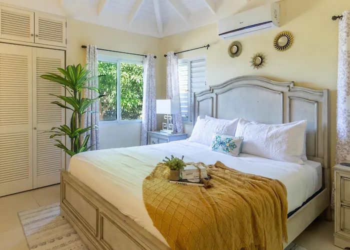 "luxurycrest , King Bed, Bbq & Backyard Games, Near Ocho Rios" * Ocho Ríos