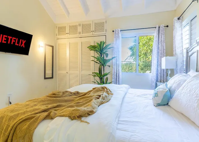 Villa "luxurycrest , King Bed, Bbq & Backyard Games, Near Ocho Rios"